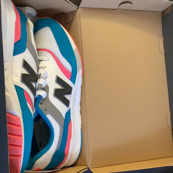 Unisex NEW BALANCE SNEAKERS (W/ Reflective Symbol) - Picture 6 of 6